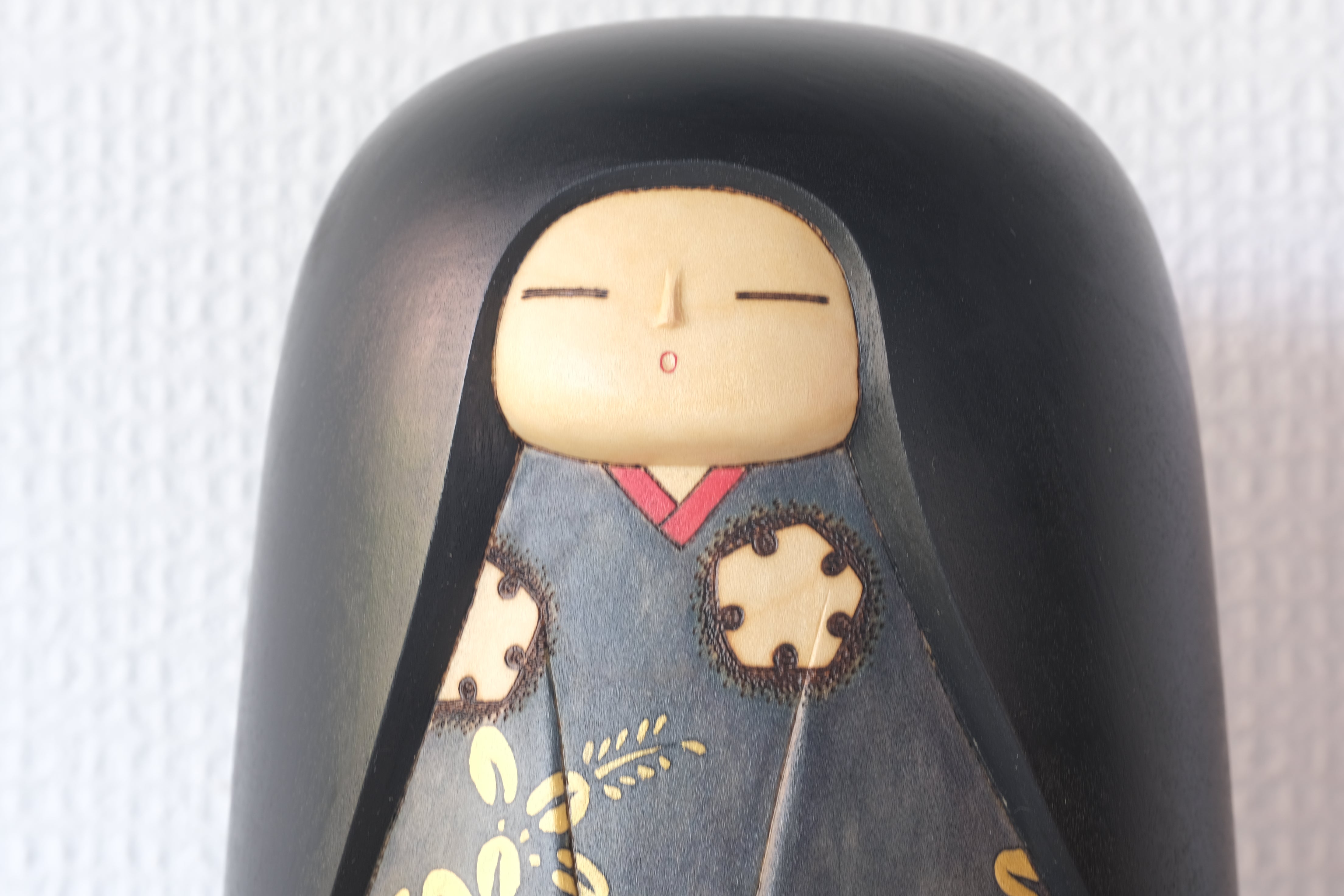 Exclusive Vintage Sosaku Kokeshi by Watanabe Yuji 渡辺雄二 (1951-) | Title: 秋花 - Autumn Flowers | With Original Box | 19 cm