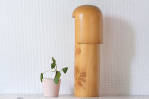 Vintage Sosaku Kokeshi by Miyashita Hajime 宮下 はじめ (1940-) | 31,5 cm