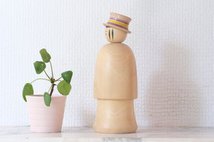 Rare Vintage Nanbu Kokeshi by Sasaki Kakuhei 佐々木覚平 (1933 - 2007) | Hat | 19,5 cm