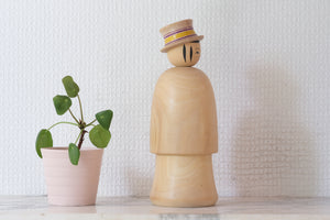 Rare Vintage Nanbu Kokeshi by Sasaki Kakuhei 佐々木覚平 (1933 - 2007) | Hat | 19,5 cm