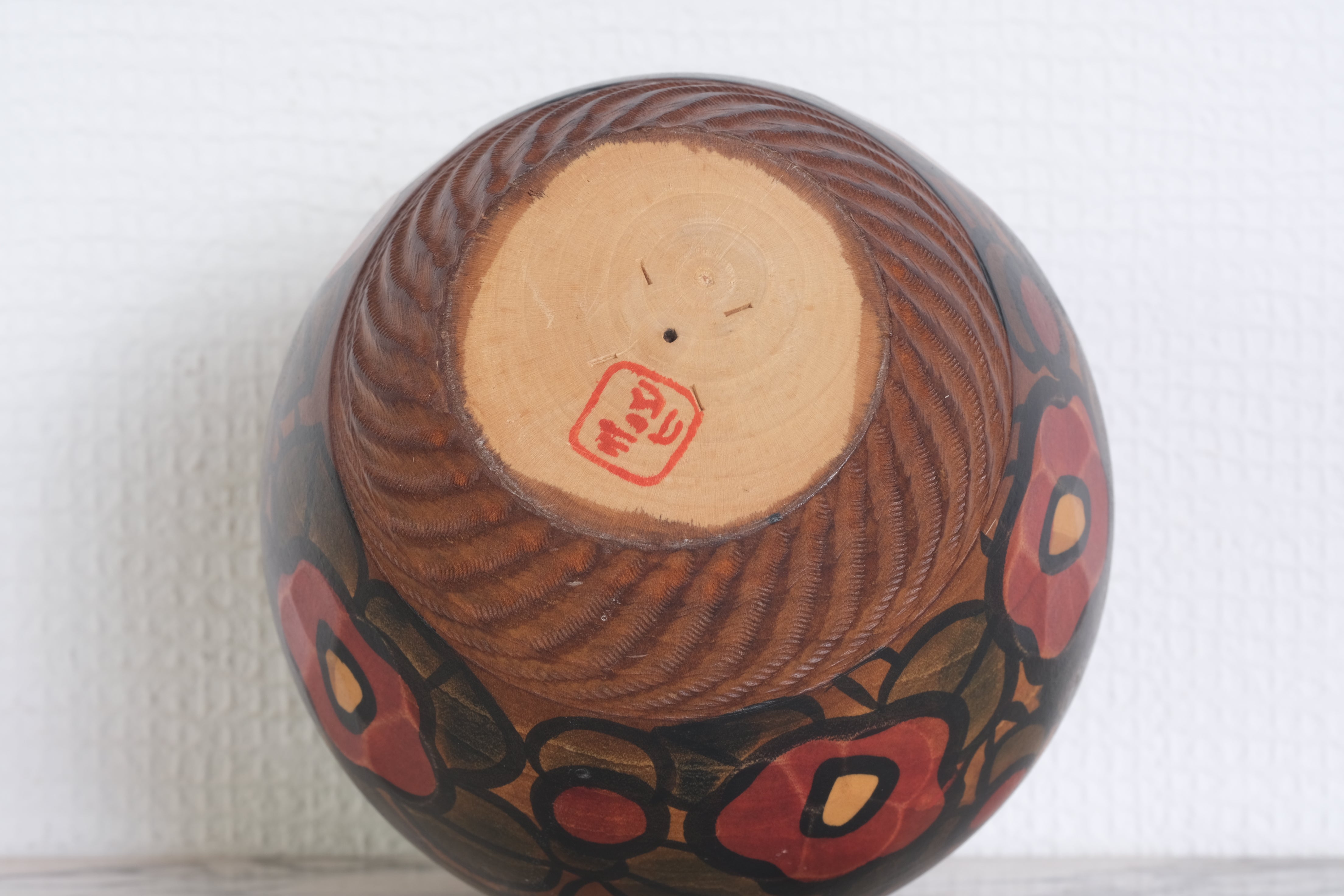 Exclusive Vintage Creative Kokeshi by Sansaku Sekiguchi 関口三 (1925-2018) | Titled: 山椿 - Camellia | 19,5 cm