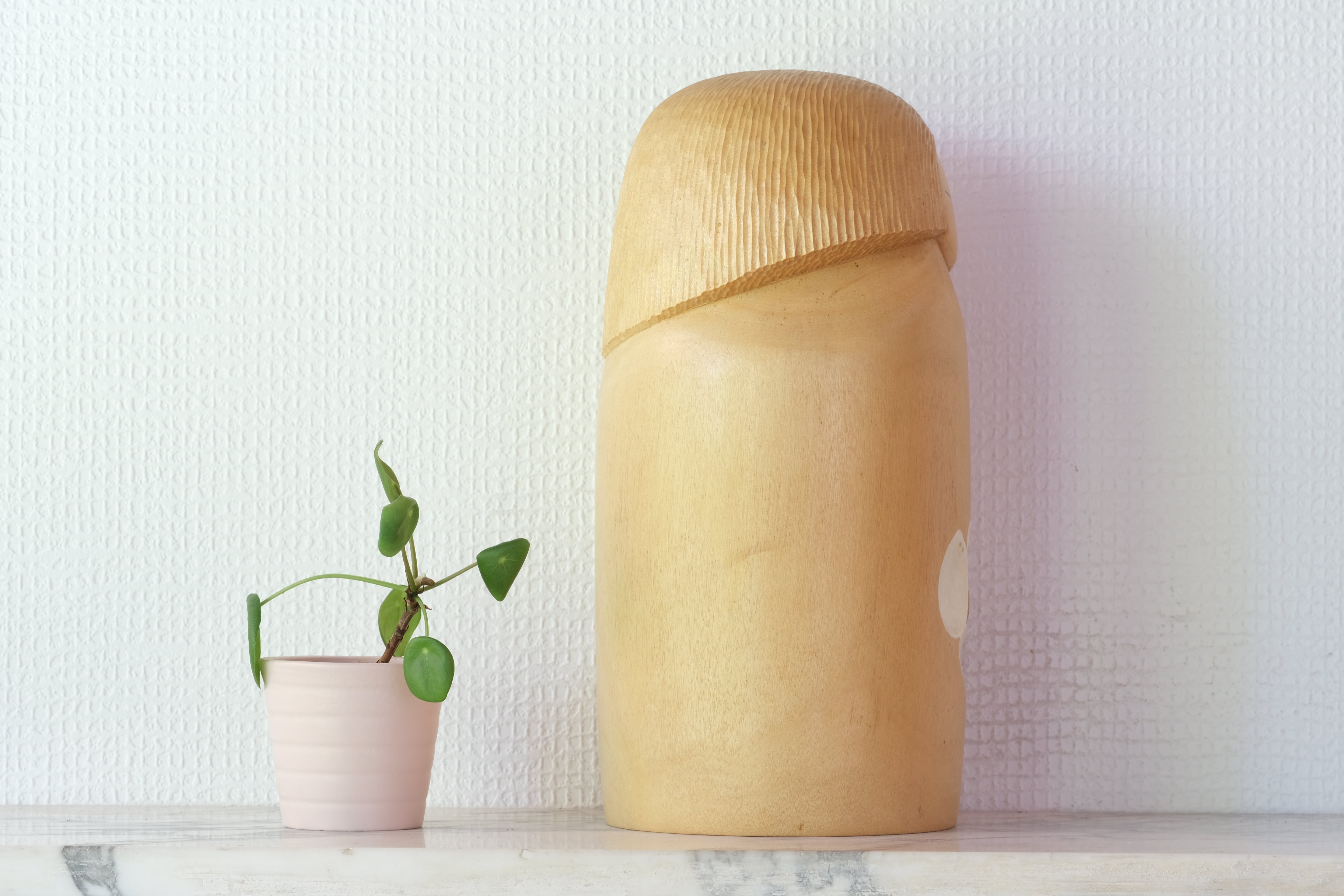 Exclusive Vintage Sosaku Kokeshi by Watanabe Yuji 渡辺雄二 (1951-) | Title: White Camellia  白い椿 | 26,5 cm