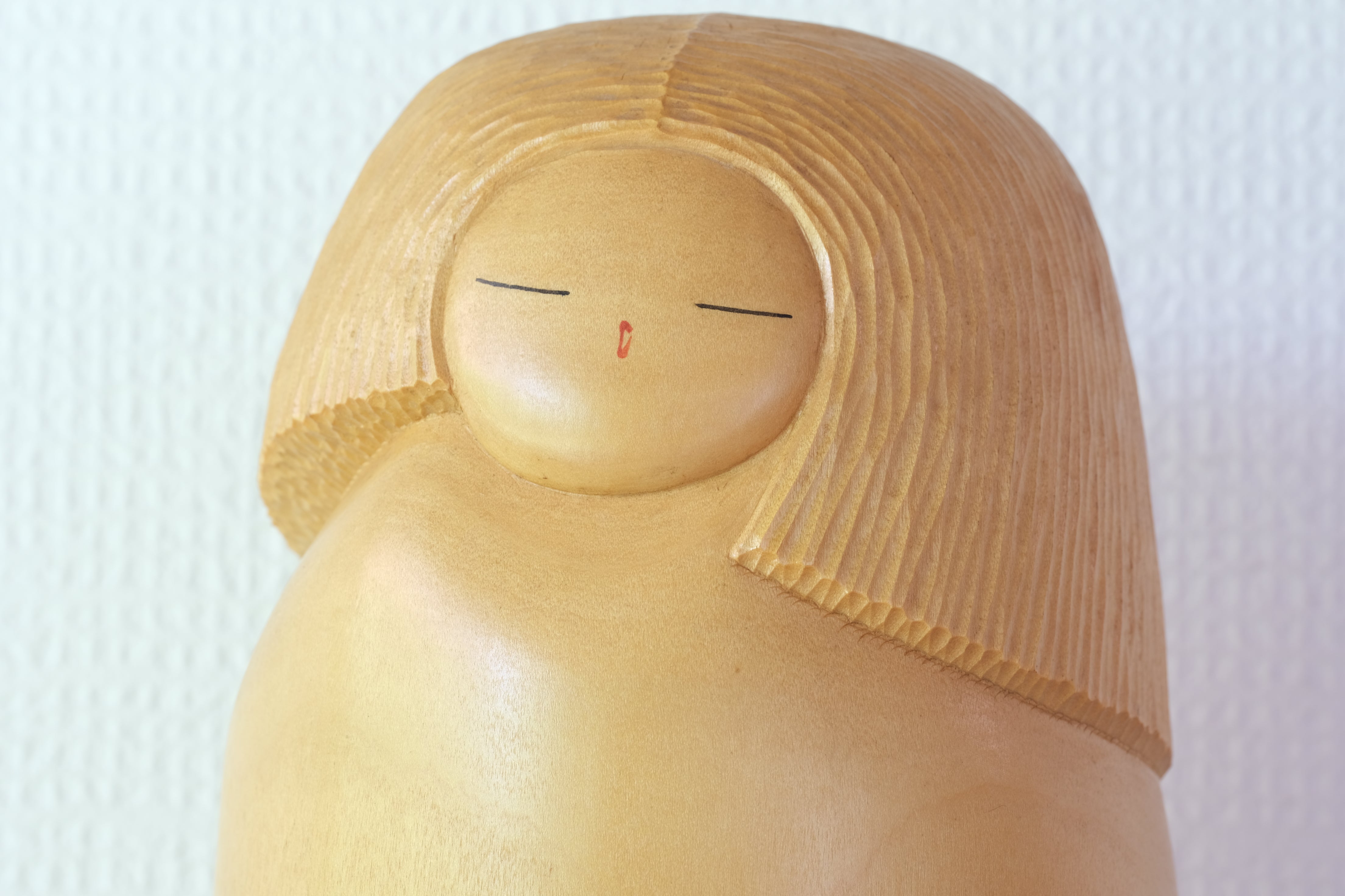 Exclusive Vintage Sosaku Kokeshi by Watanabe Yuji 渡辺雄二 (1951-) | Title: White Camellia  白い椿 | 26,5 cm