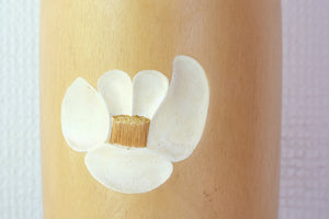 Exclusive Vintage Sosaku Kokeshi by Watanabe Yuji 渡辺雄二 (1951-) | Title: White Camellia  白い椿 | 26,5 cm