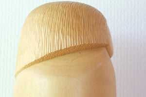 Exclusive Vintage Sosaku Kokeshi by Watanabe Yuji 渡辺雄二 (1951-) | Title: White Camellia  白い椿 | 26,5 cm