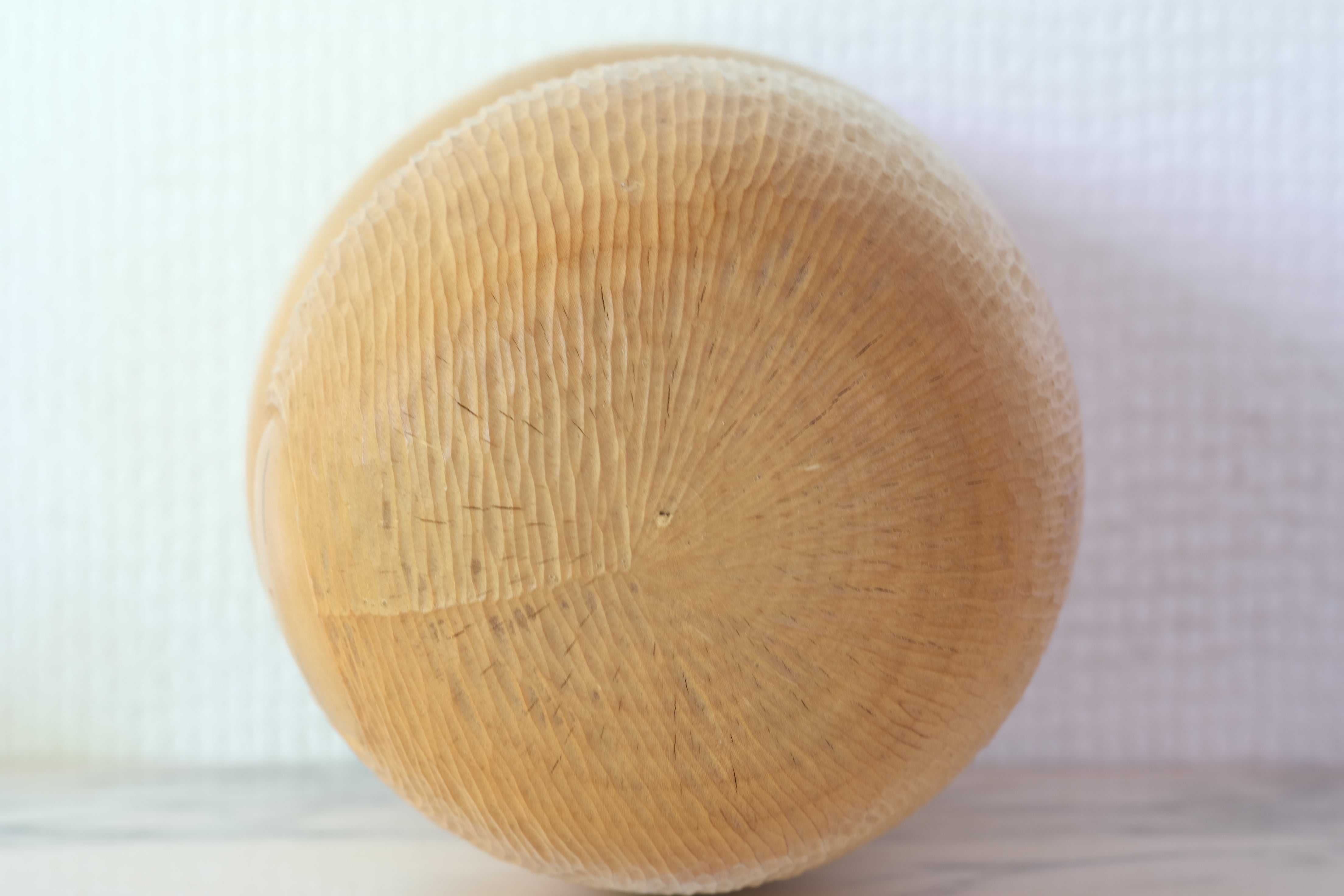 Exclusive Vintage Sosaku Kokeshi by Watanabe Yuji 渡辺雄二 (1951-) | Title: White Camellia  白い椿 | 26,5 cm