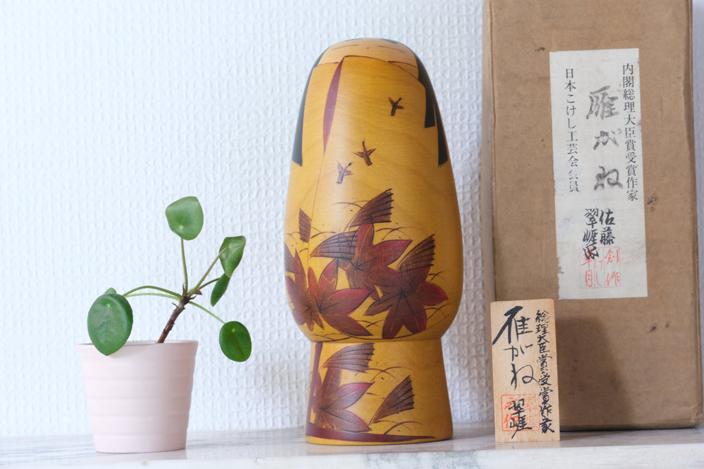 Vintage Creative Kokeshi by Sato Suigai (1920-TBD) | Titled: 雁がね - Wild Geese | With Original box | 21,5 cm