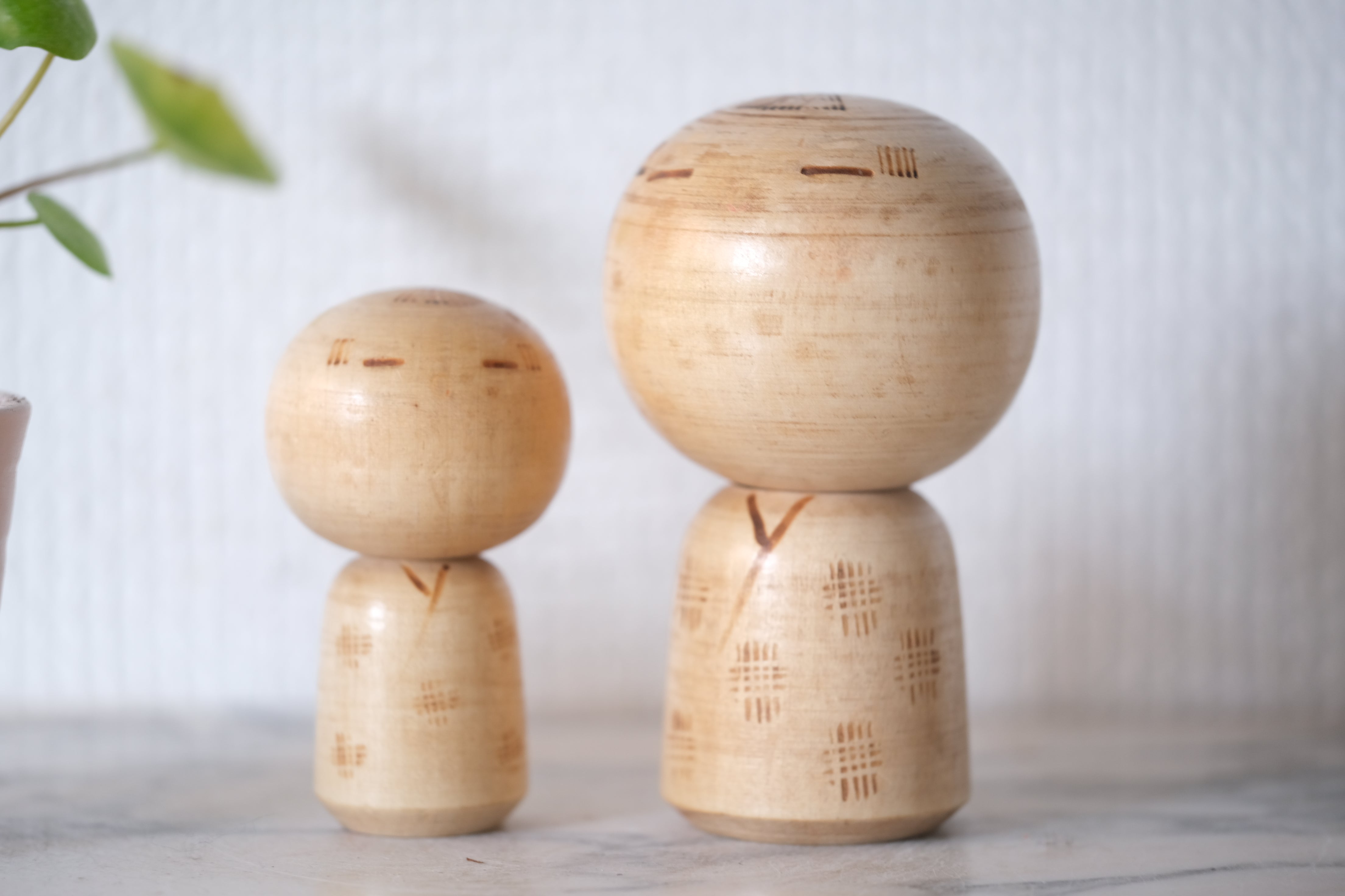 Two Cute Vintage Creative Kokeshi by Kenichi Murakami 村上けんー (1929 - ) | 7 cm and 9,5 cm