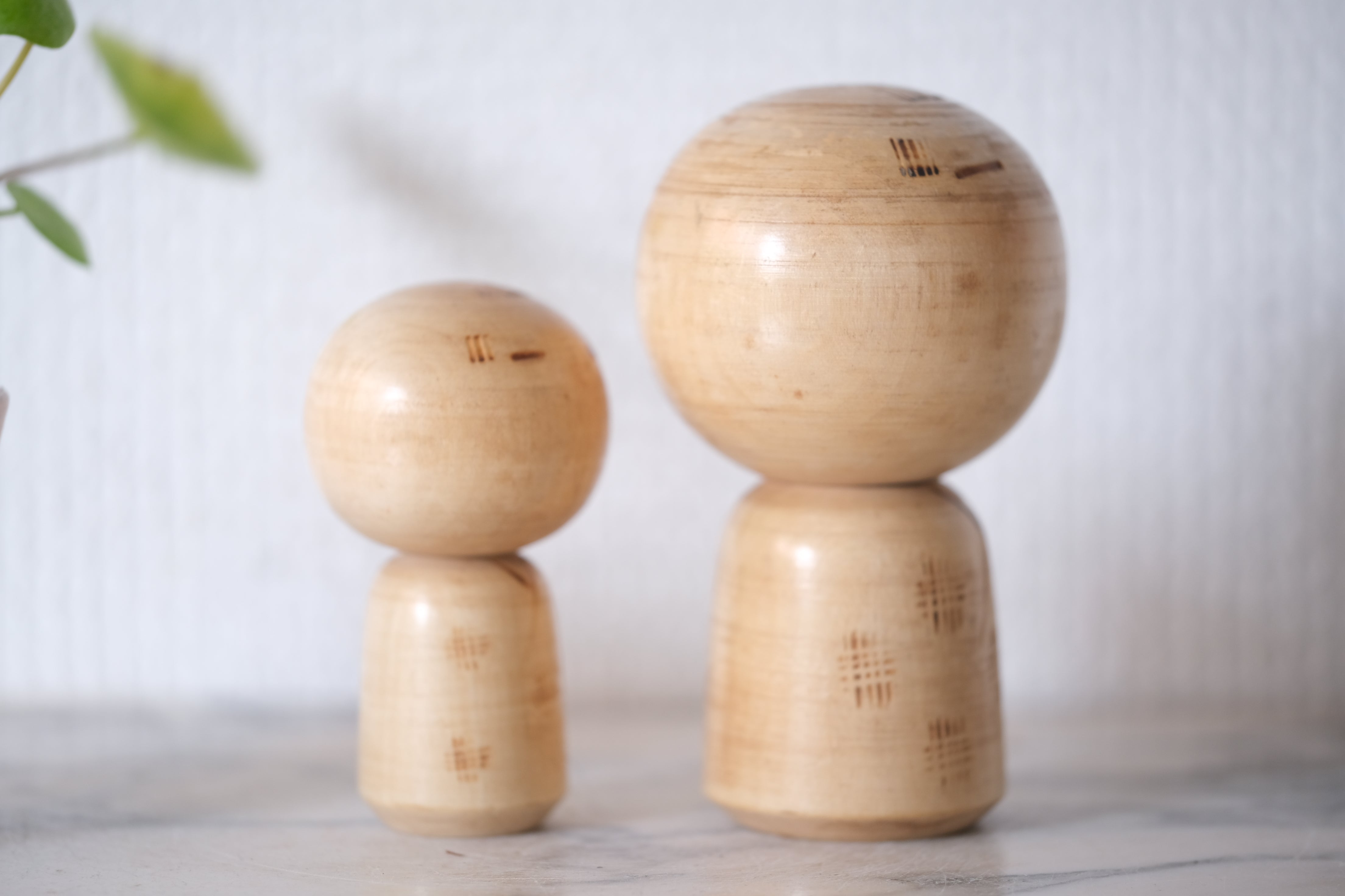 Two Cute Vintage Creative Kokeshi by Kenichi Murakami 村上けんー (1929 - ) | 7 cm and 9,5 cm