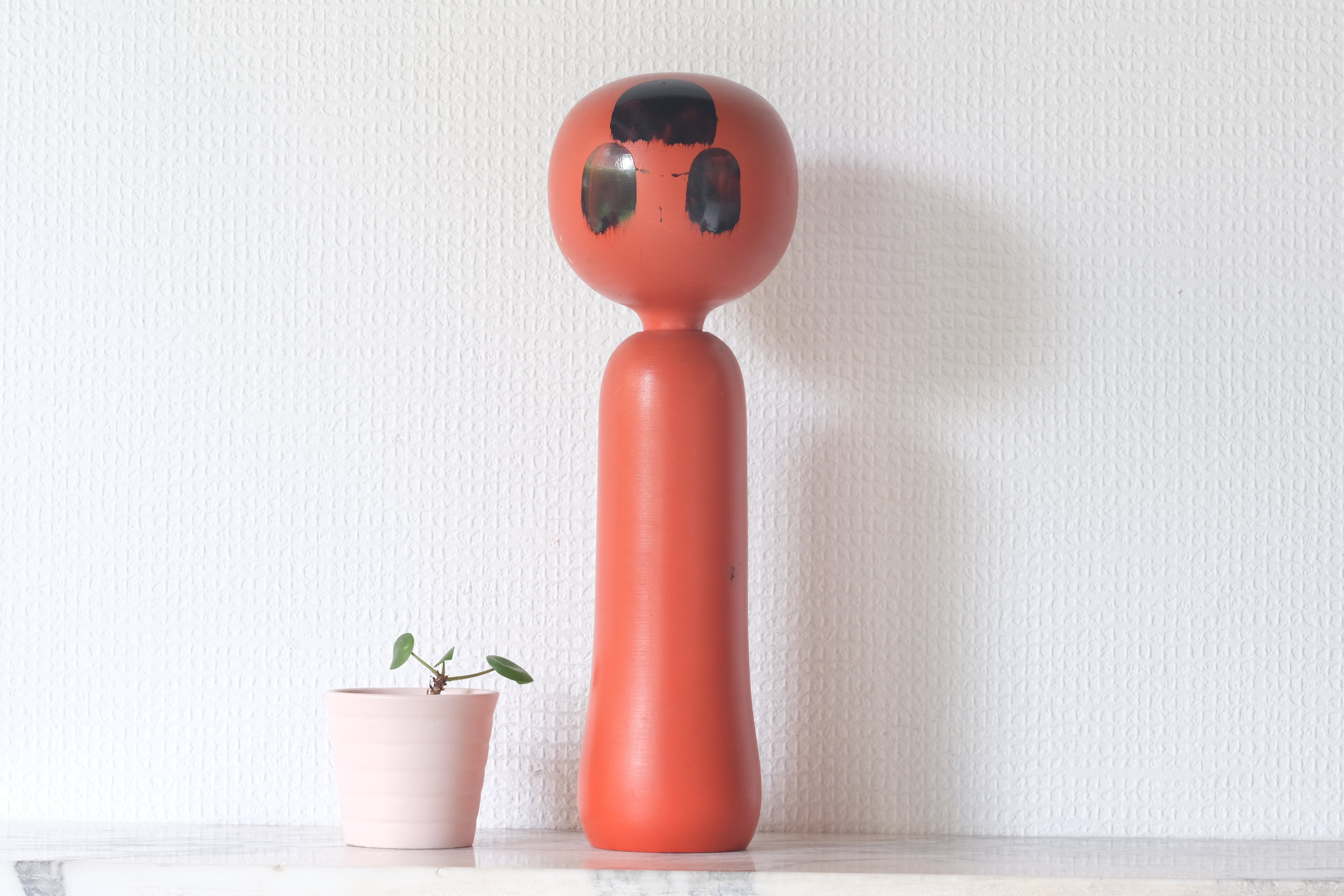 Rare Vintage Sosaku Kokeshi by Hideo Ishihara (1925-1999) | Titled: Aka Warabe - Red Kid | Dated: 1972 | 29,5 cm