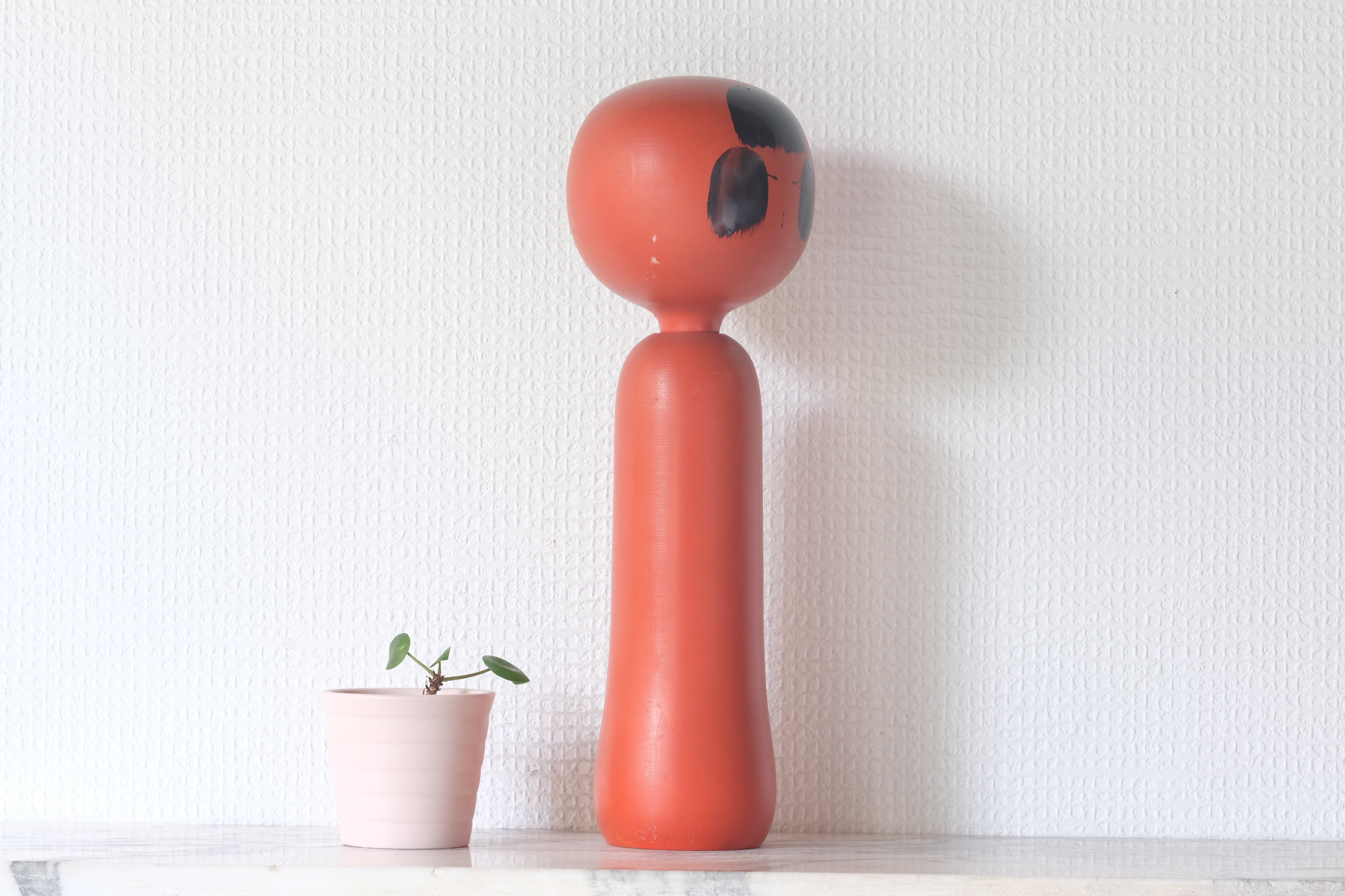 Rare Vintage Sosaku Kokeshi by Hideo Ishihara (1925-1999) | Titled: Aka Warabe - Red Kid | Dated: 1972 | 29,5 cm