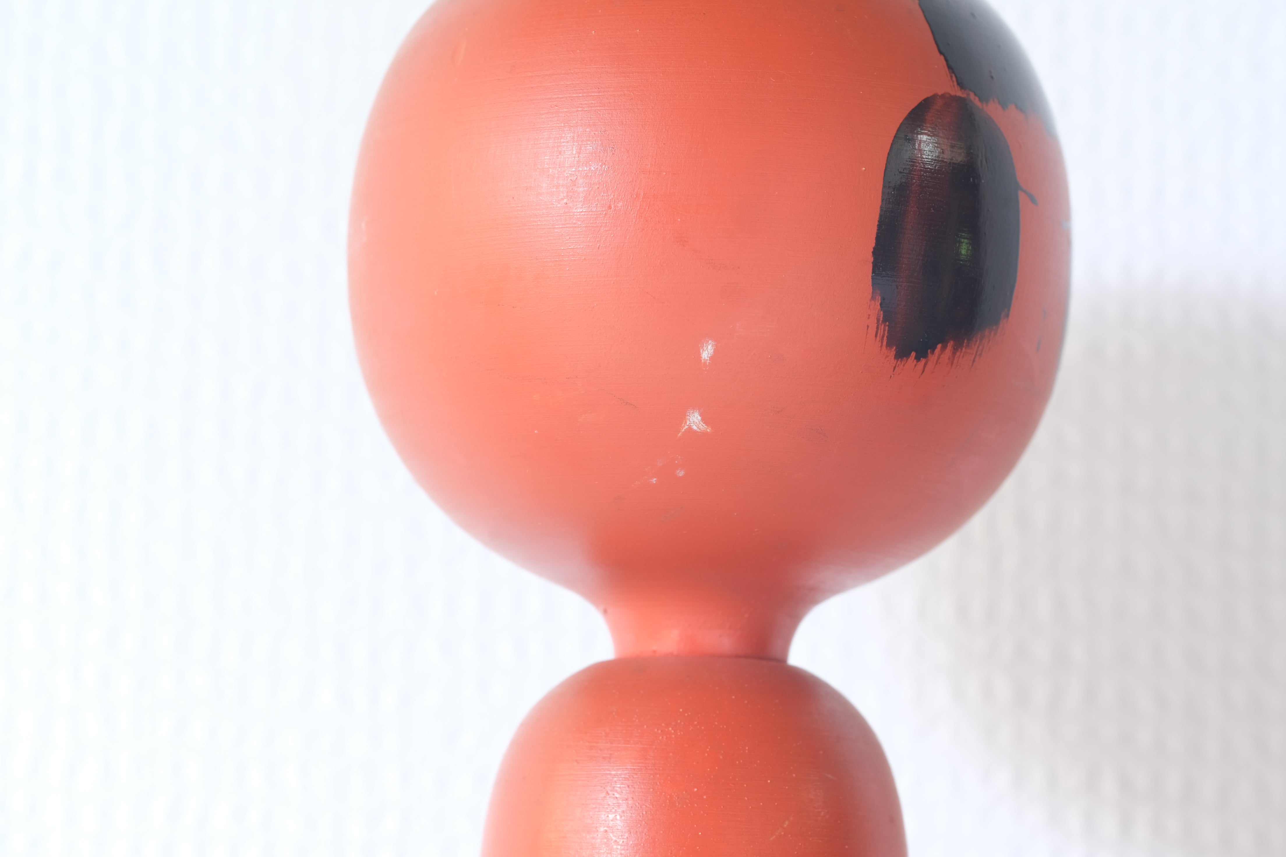 Rare Vintage Sosaku Kokeshi by Hideo Ishihara (1925-1999) | Titled: Aka Warabe - Red Kid | Dated: 1972 | 29,5 cm