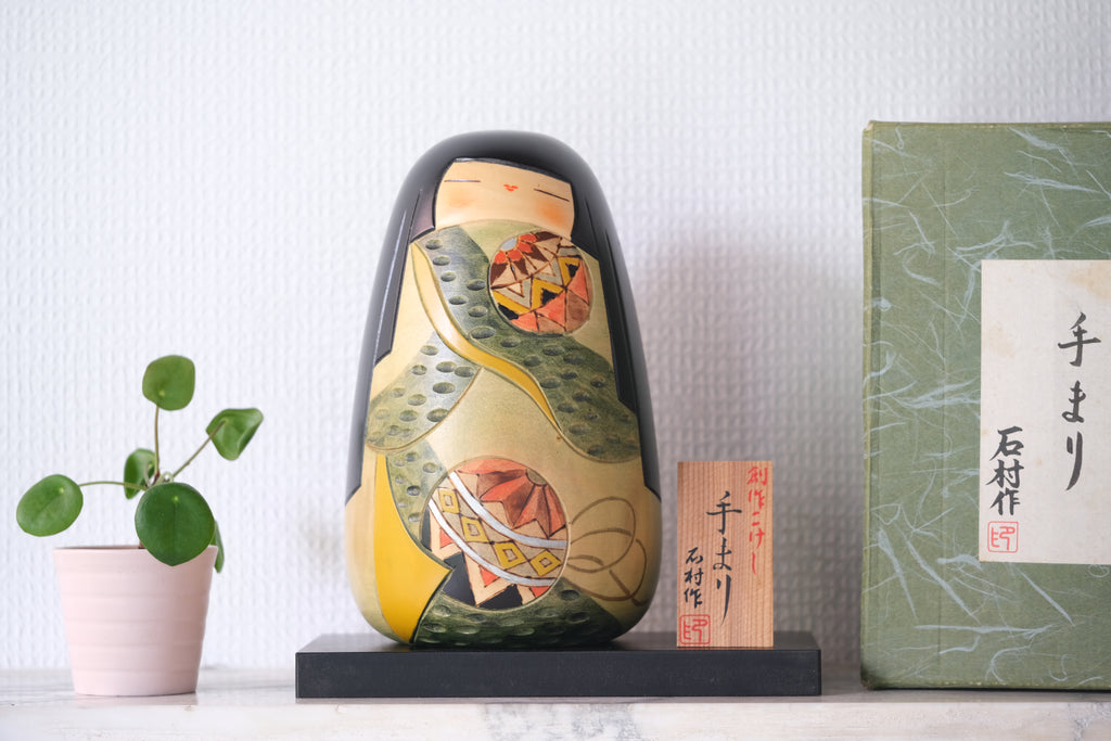 Exclusive Vintage Sosaku Kokeshi by Ishimura 石村 | Titled: 手まり - Temari | With Original Box | 20,5 cm