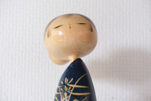 Large Vintage Sosaku Kokeshi By Sato Suigai (1920- ) | Titled: 'Semishigure - Chorus of the Cicadas' | With Original Box | 44,5 cm