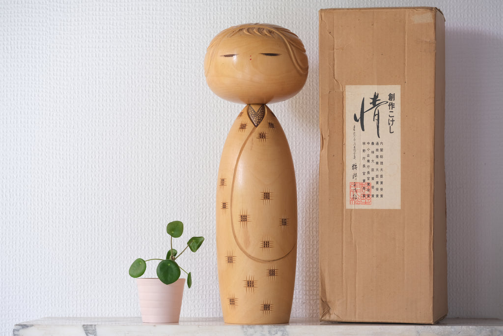 Exclusive Vintage Creative Kokeshi by Chiyomatsu Kano 狩野千代松 (1935-) | Titled: 情 - Jō - Affection | With Original Box | 39,5 cm