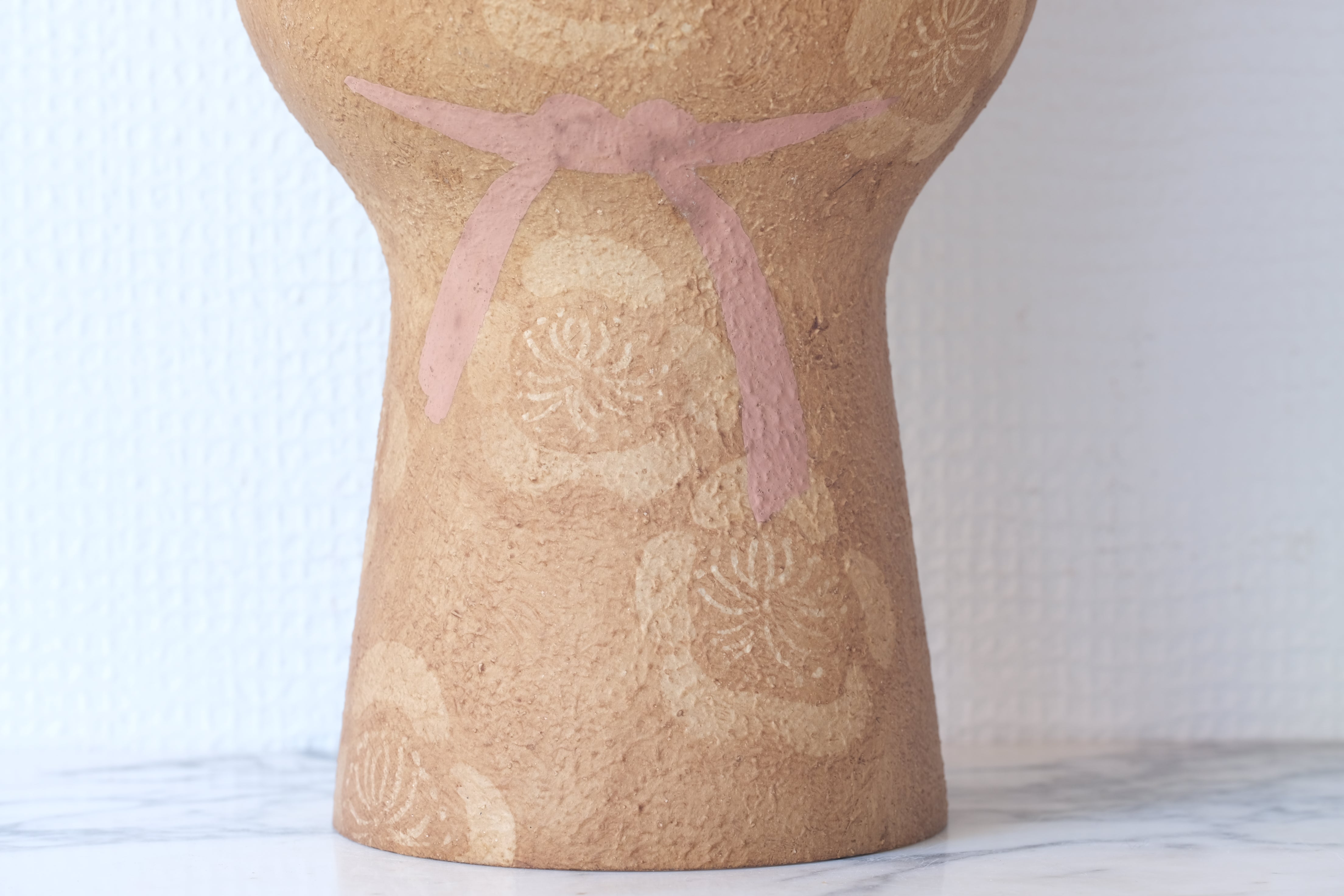 Rare Large Famous Vintage Mushin Kokeshi By Watanabe Masao 渡辺正雄 (1917-2007) | Pink Ribbon | 42,5 cm