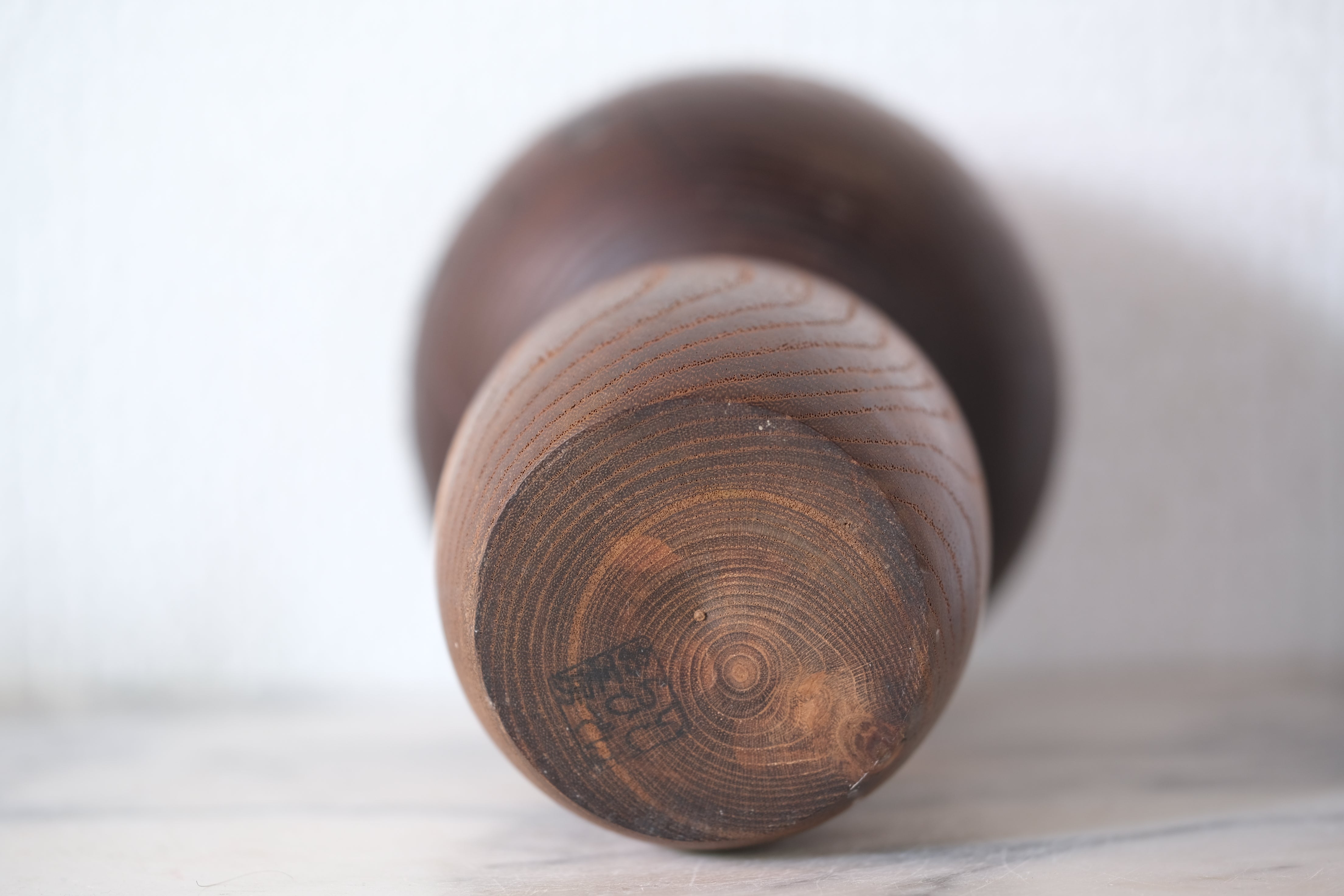 Exclusive Vintage Sosaku Kokeshi by Hideo Ishihara (1925-1999) | 15,5 cm