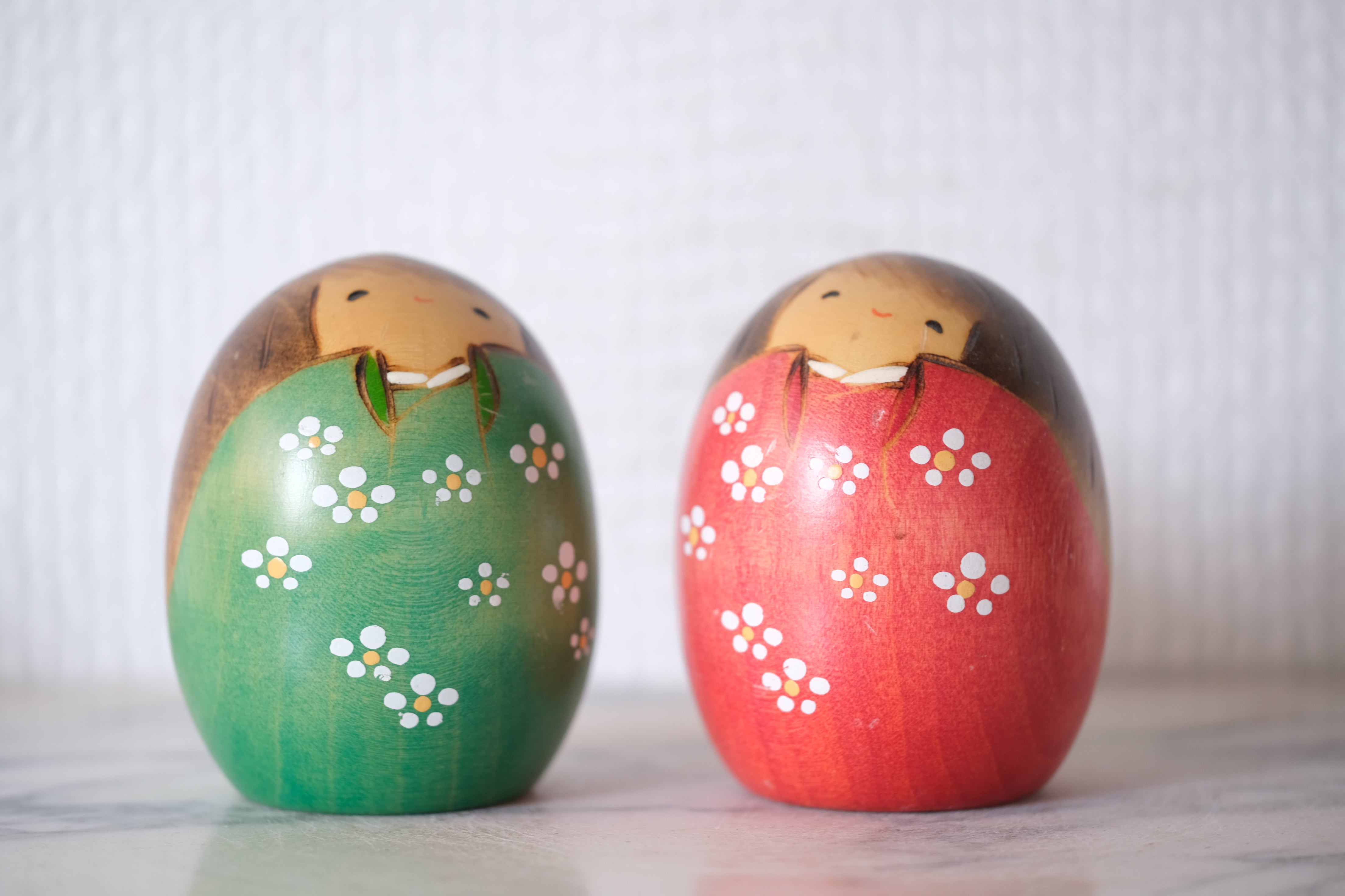 Cute Pair of Vintage Sosaku Kokeshi by Usaburo | 6,5 cm