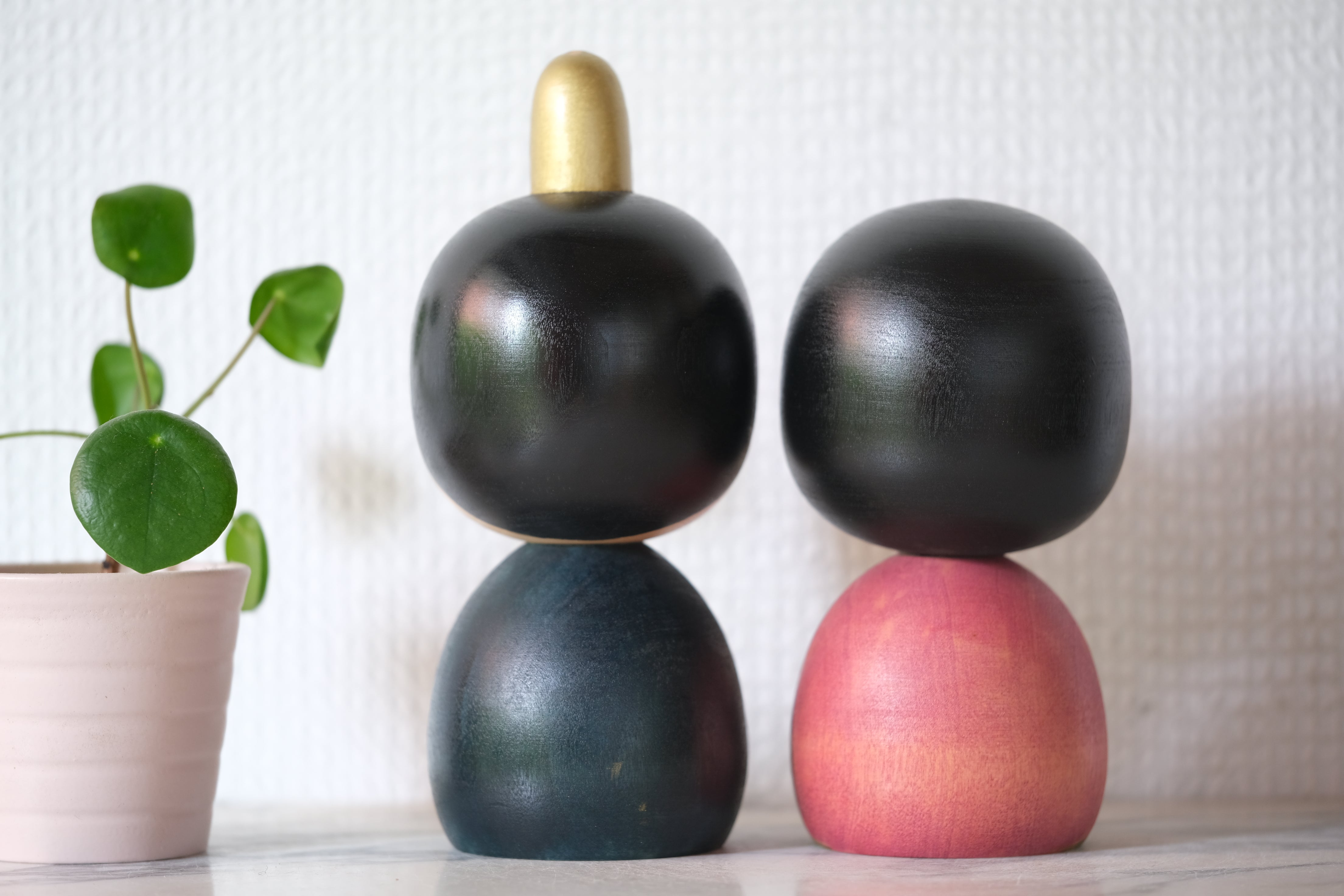 Pair of Vintage Kokeshi by Miyagawa Kunio 宮川邦夫 (1933-) | Titled: 仲よしびな - Good Friends Dolls | 13 cm and 16,5 cm