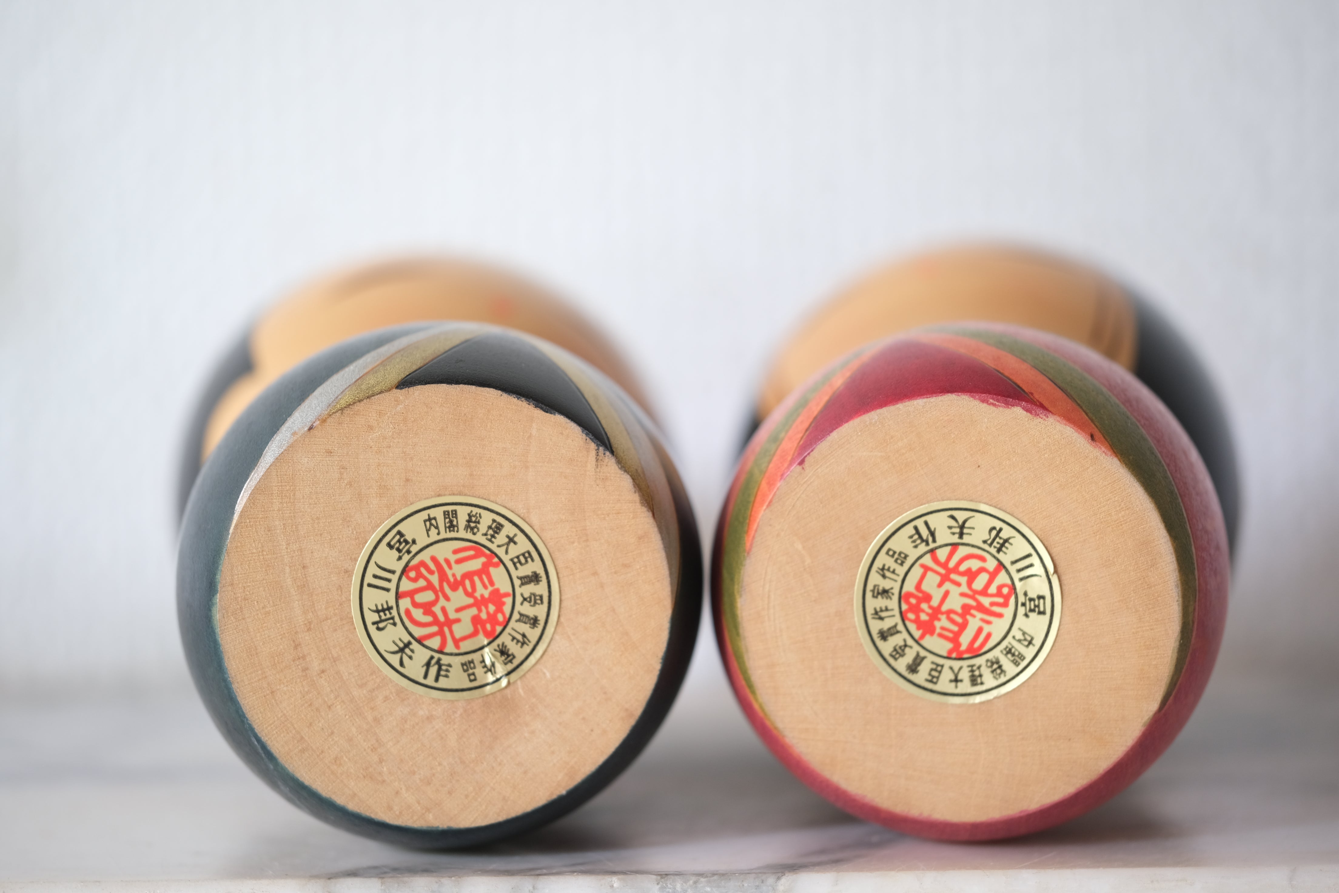 Pair of Vintage Kokeshi by Miyagawa Kunio 宮川邦夫 (1933-) | Titled: 仲よしびな - Good Friends Dolls | 13 cm and 16,5 cm