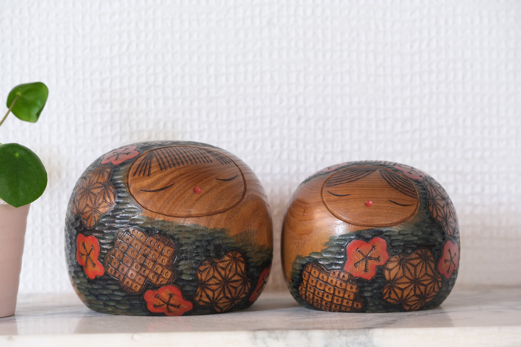 Exclusive Set of Two Vintage Creative Kokeshi by Aida Seiho (1926-1998) | Mother and Child | 7 cm and 8 cm