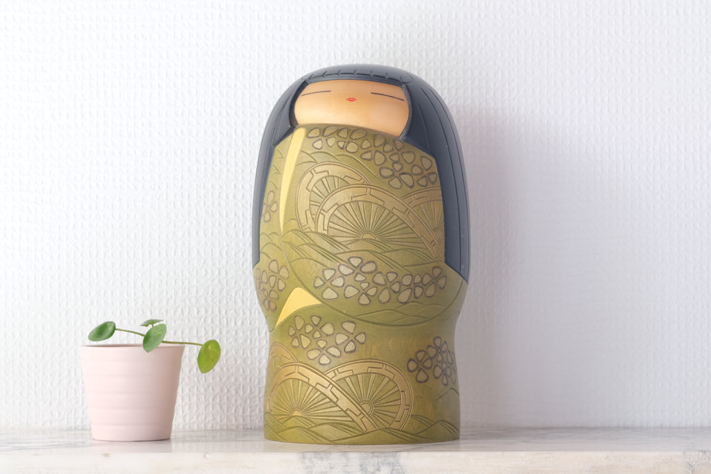 Exclusive Vintage Sosaku Kokeshi by Yoshida Takashi 吉田 多加志 (1948-2007) | Titled: 'Tamayura - A moment' | 22,5 cm