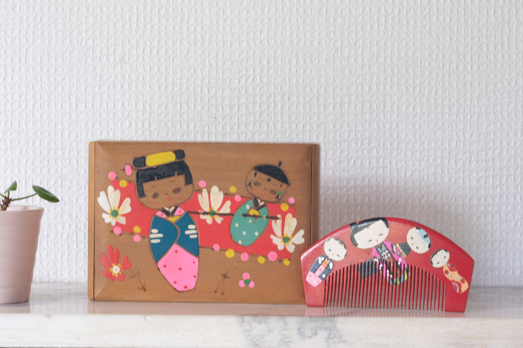 Vintage Jewelry Box with Comb decorated with Kokeshi | 15 cm x 10,5 cm x 5 cm