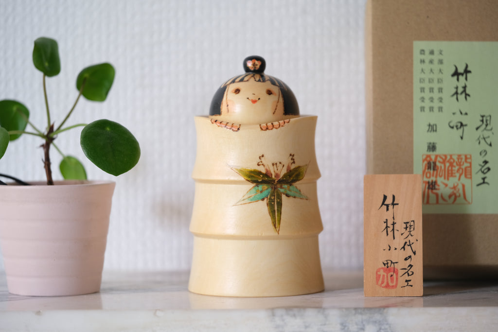 Vintage Sosaku Kokeshi By Kato Tatsuo (1940-) | Titled: 竹林小町 - Takebayashi Komachi - Bamboo Forest Town| 15 cm