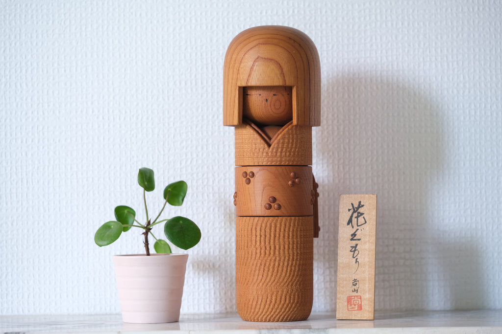 Exclusive Vintage Creative Kokeshi by Shozan Shido 志形尚山 (1932-1995) | Titled: 花ごもり - Hana go mori - Flower Guardian | 26,5 cm