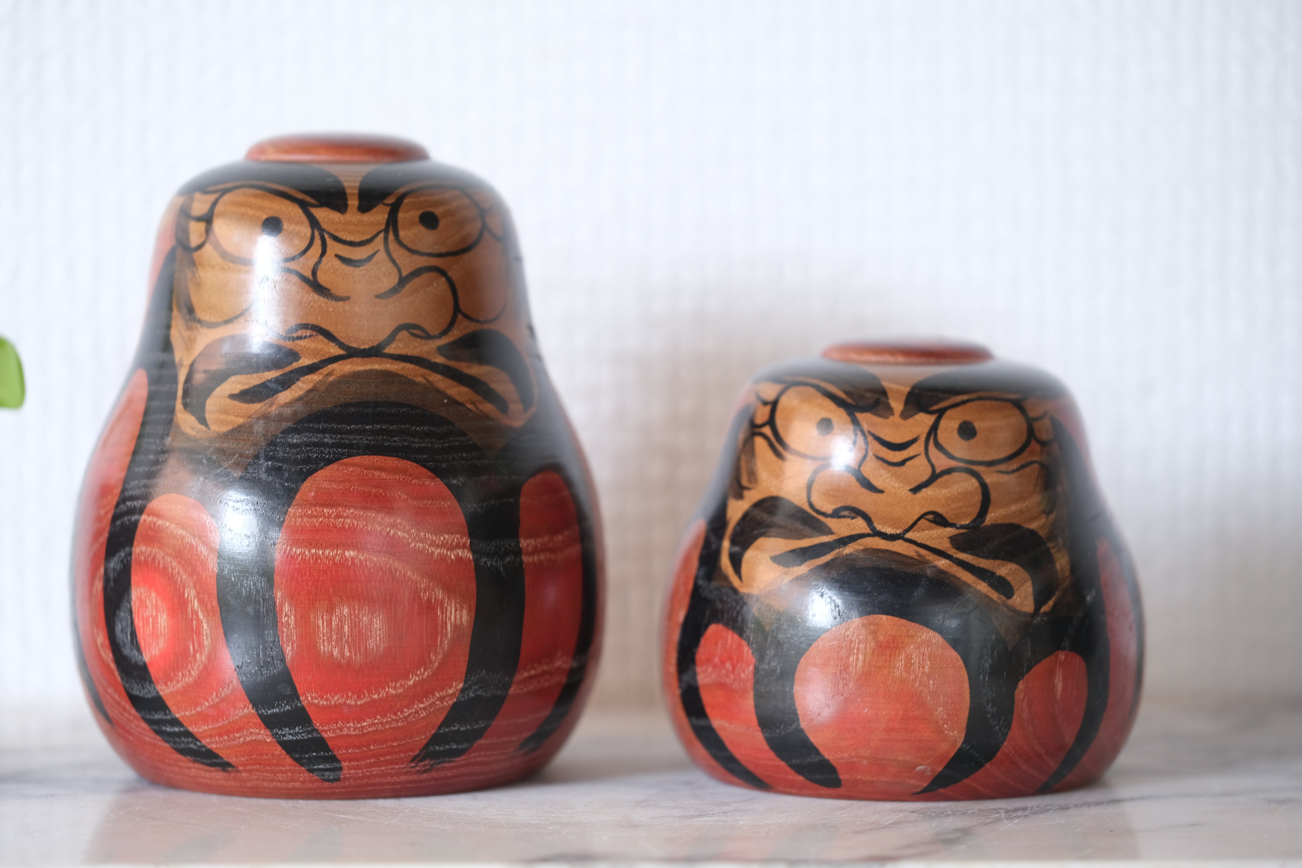 A pair of Vintage Daruma | 7,5 cm and 11 cm