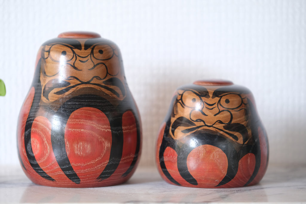 A pair of Vintage Daruma | 7,5 cm and 11 cm