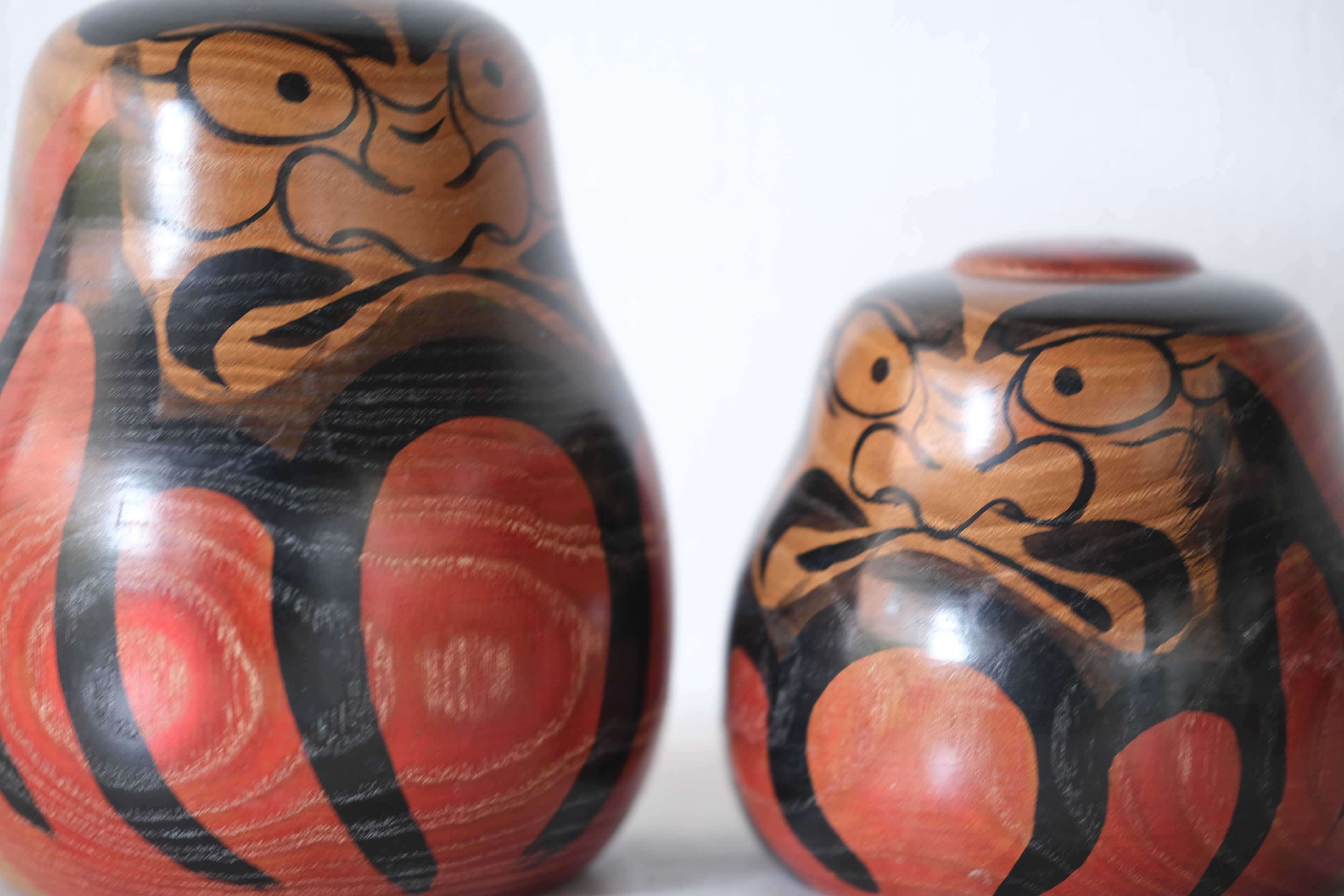 A pair of Vintage Daruma | 7,5 cm and 11 cm