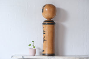 Narugo Kokeshi by Matsuda Mitsuo 松田三夫 | Monochrome | 44,5 cm