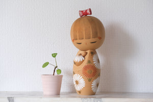 Cute Vintage Sosaku Kokeshi by Aoki Ryoka(1931-) | Titled: 'Daisy Princess' | 25,5 cm