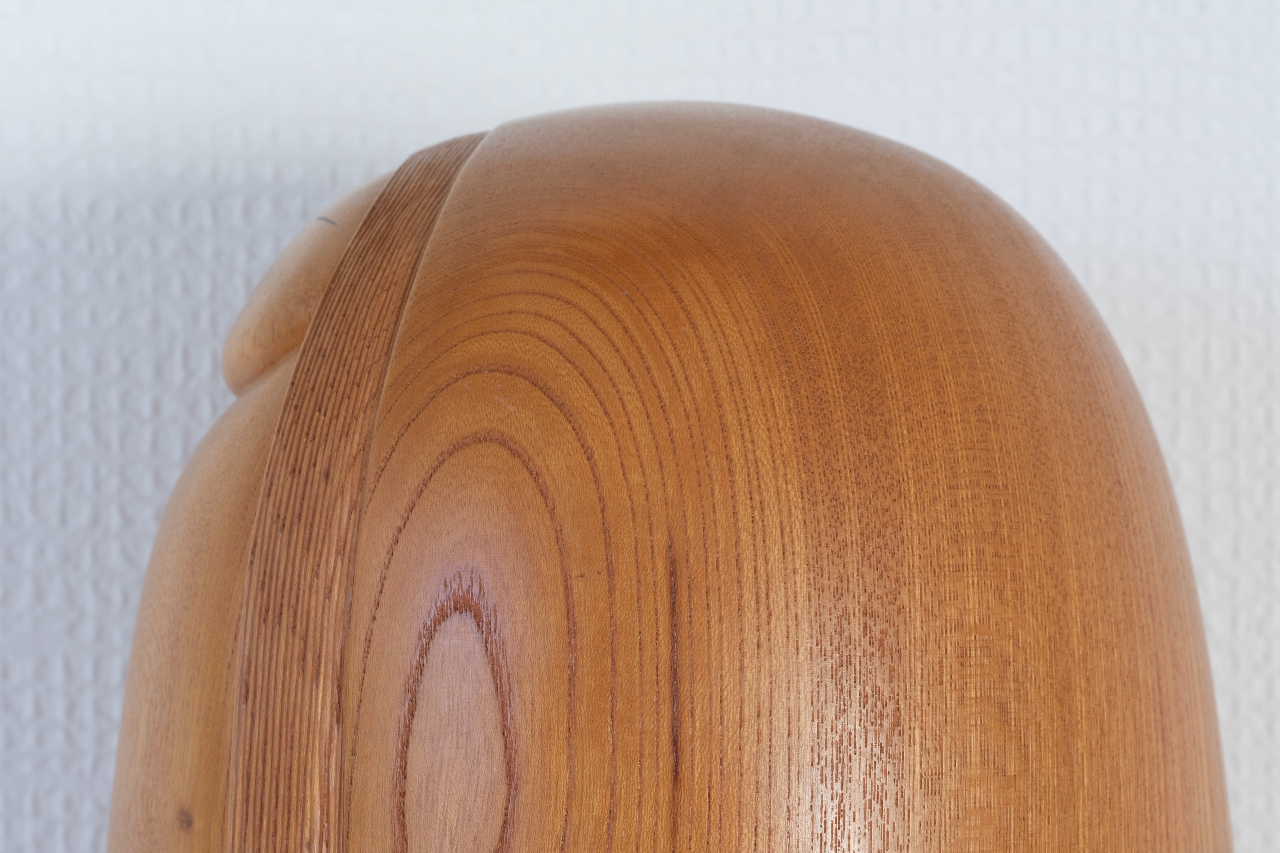 Exclusive Vintage Sosaku Kokeshi by Fumio Tomidokoro 富所ふみを (1948-) | Titled: 静寂 - Shijima - Silence | 28,5 cm
