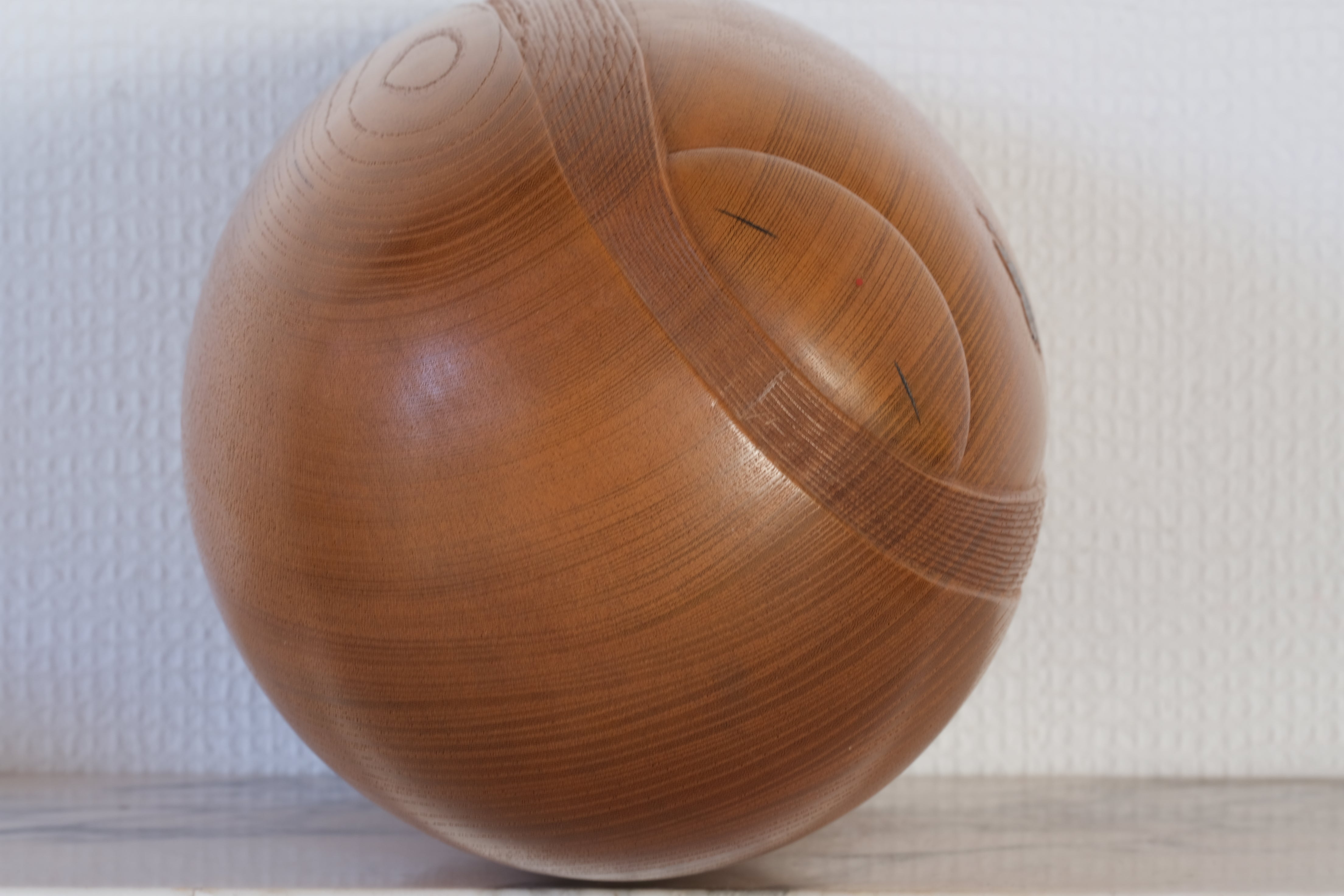 Exclusive Vintage Sosaku Kokeshi by Fumio Tomidokoro 富所ふみを (1948-) | Titled: 静寂 - Shijima - Silence | 28,5 cm