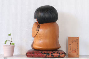 Exclusive Vintage Kokeshi by Inosuke Kobayashi (1931-unknown) | Titled: 炉端 - Robata | Limited Edition | 26,5 cm