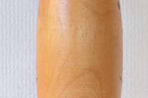 Large Vintage Sosaku Kokeshi by Miyashita Hajime 宮下 はじめ (1940-) | Titled: やすらぎ - Yasuragi - Peace | With Original Box | 33,5 cm