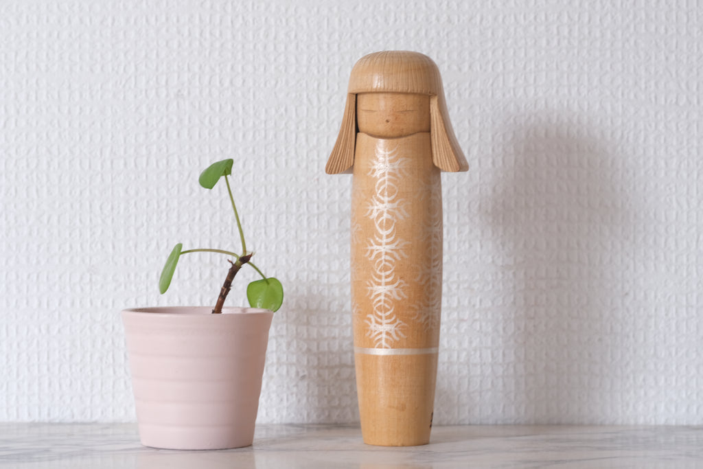 Vintage Creative Kokeshi by Katase Kahei  片瀬快平 (1922-2015) | Titled: 'Oboroya - Clouded Moon' | 17,5 cm