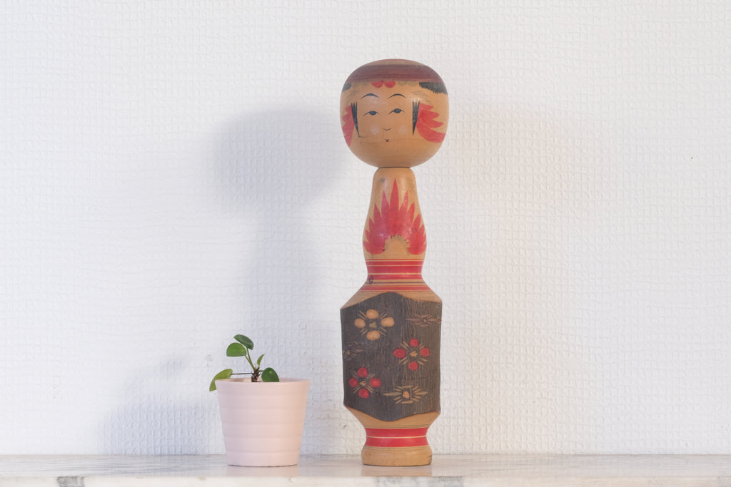 Traditional Yajirou Kokeshi with Bark | 28 cm