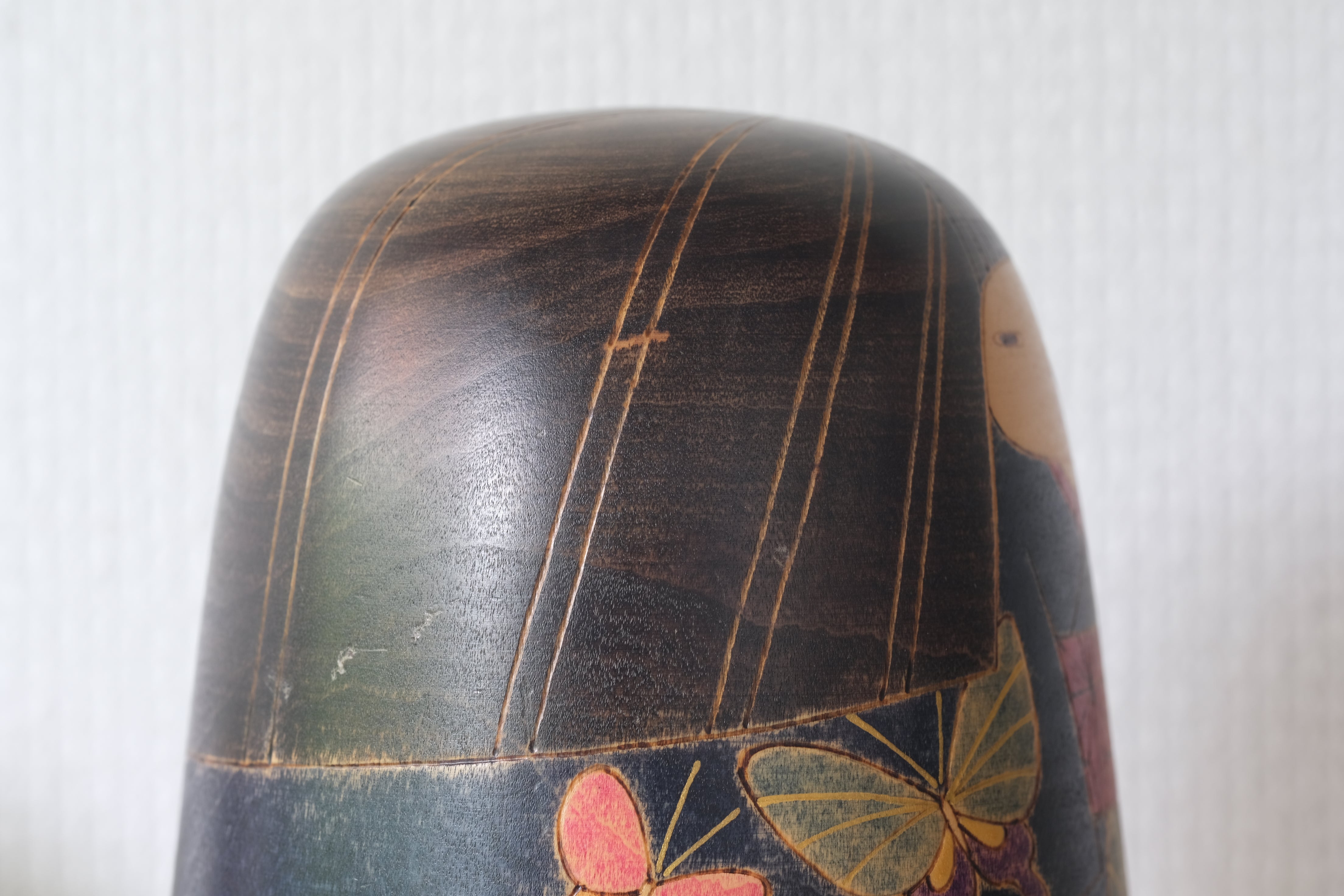 Rare Vintage Kokeshi with Butterflies by 遊木 | 13,5 cm