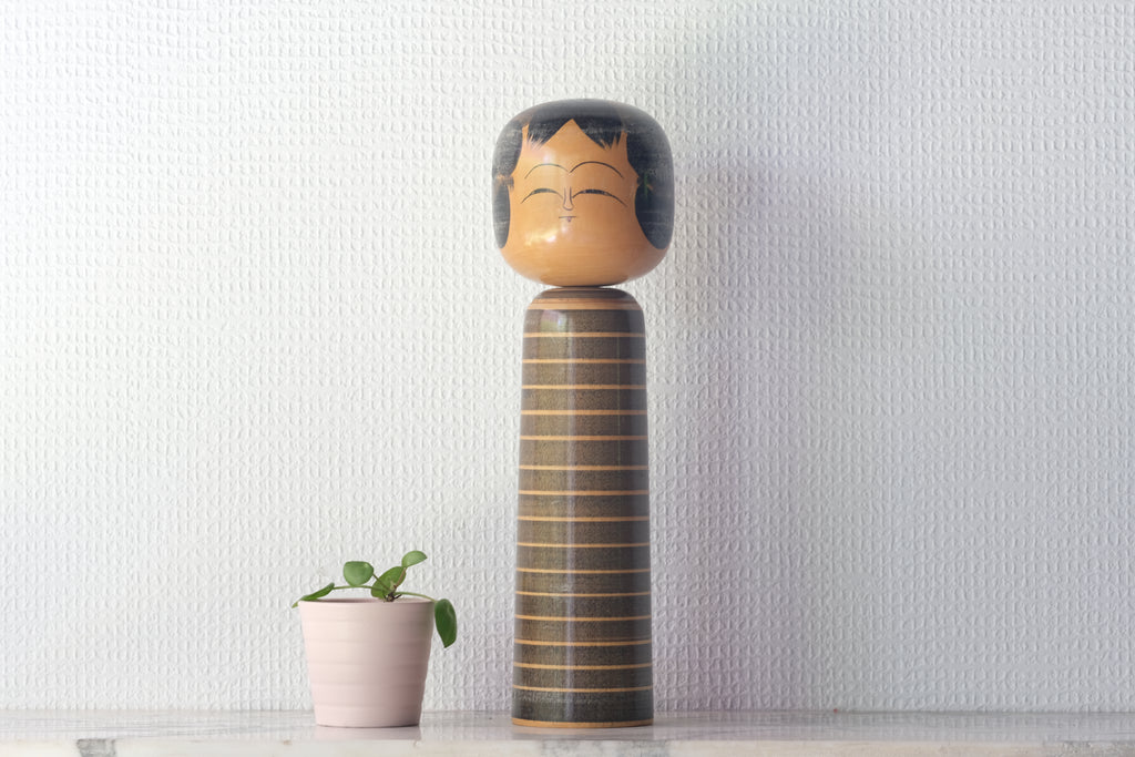 Vintage Sosaku Kokeshi By Kiyohara Takao (1916-TBD) | Monochrome | 29,5 cm