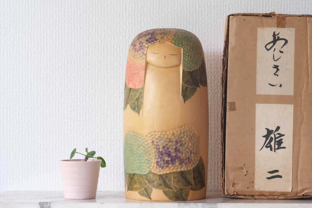 Exclusive Vintage Sosaku Kokeshi by Watanabe Yuji 渡辺雄二 (1951-) | Title: あじさい - Hydrangea | With Original Box | 26 cm