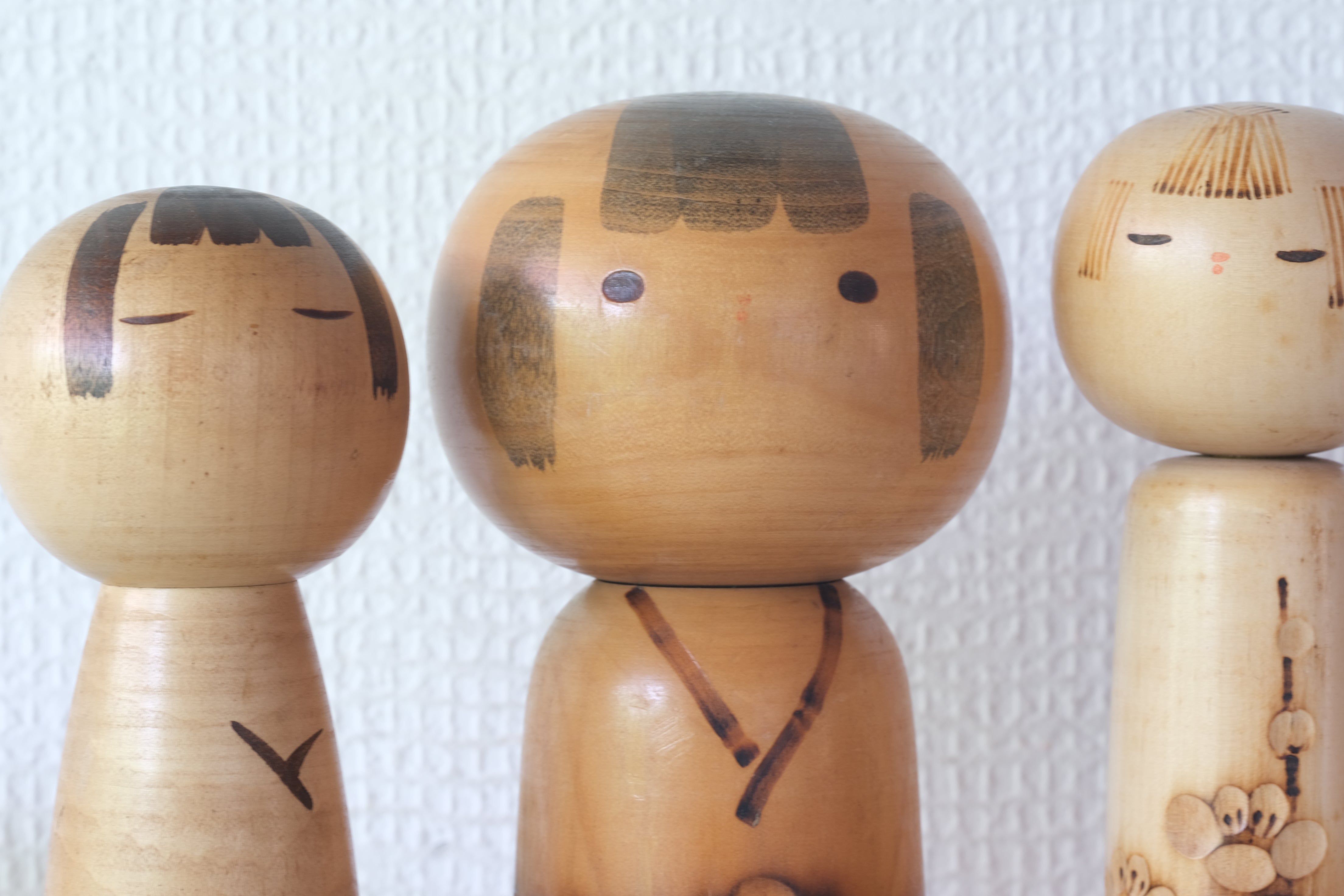 Three Cute Vintage Creative Kokeshi by Kenichi Murakami 村上けんー (1929 - ) | 13 cm till 14,5 cm