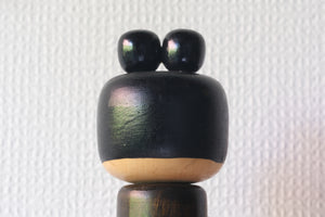 Exclusive Vintage Sosaku Kokeshi by Hideo Ishihara (1925-1999) | Titled: 'Omiyamairi - Visiting the Shrine' | 24,5 cm