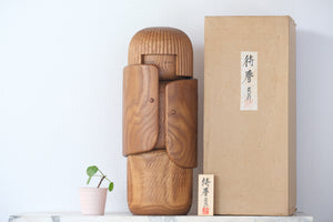Exclusive Vintage Creative Kokeshi By The famous Shozan Shido (1932-1995) | Titled: 待春 - Waiting For Spring | With Original Box | 41,5 cm