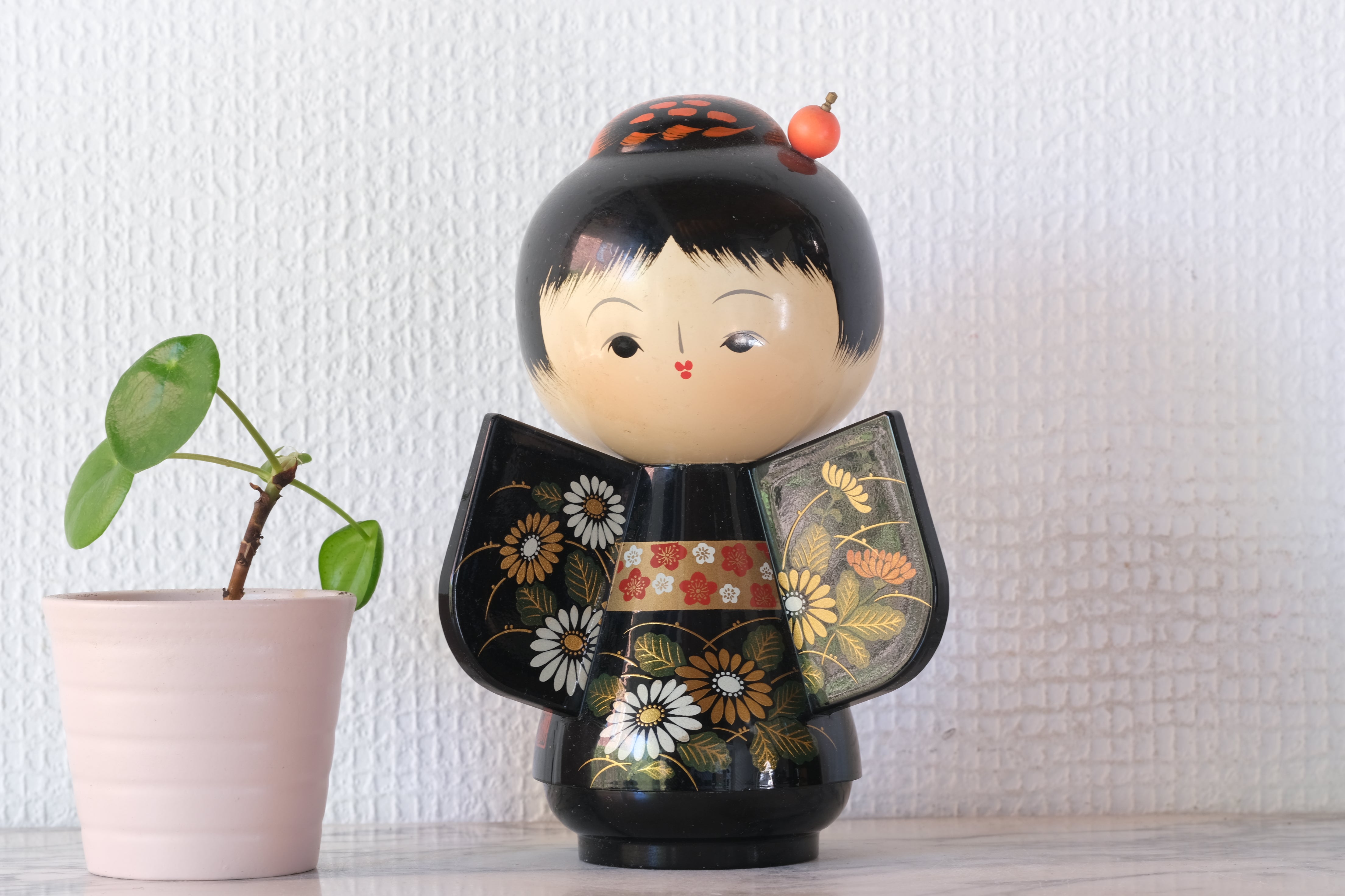Lacquered Sosaku Kokeshi | Secret Container | 16 cm