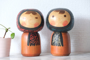 A lovely couple of Vintage Creative Kokeshi By Sanpei Yamanaka (1926-2012)  | 14,5 cm