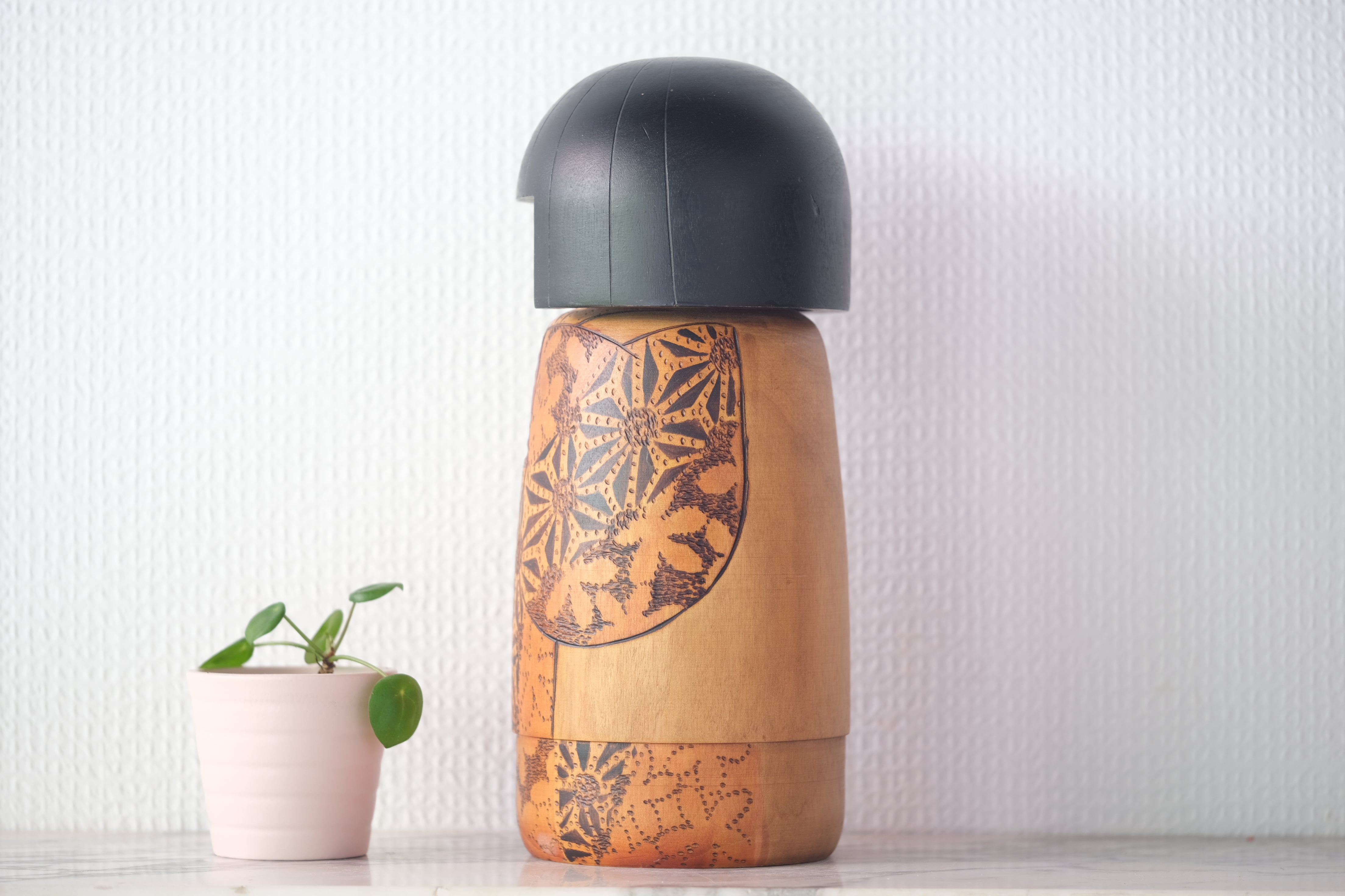 Exclusive Vintage Creative Kokeshi By Yoshio Ohtani 大谷良夫 (1936-) | Titled: 'Satomusume' | 25,5 cm