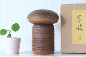 Exclusive Vintage Creative Kokeshi by Kenichi Murakami (1929-) | Titled: 里の娘 - Sato No Musume - village girl | With Original Box | 16 cm